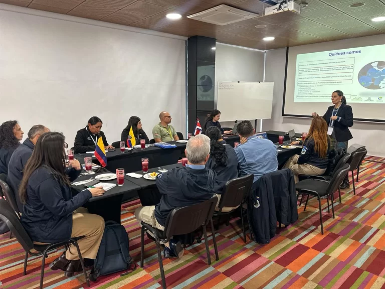 Uniendo esfuerzos por el Pacífico: Diálogo estratégico para la conservación marina en Bogotá